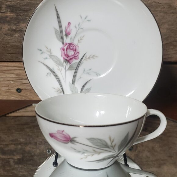 Windsor Rose Fine China of Japan Cup & Saucer Set - 1950's - Priced per Set - Picture 1 of 8